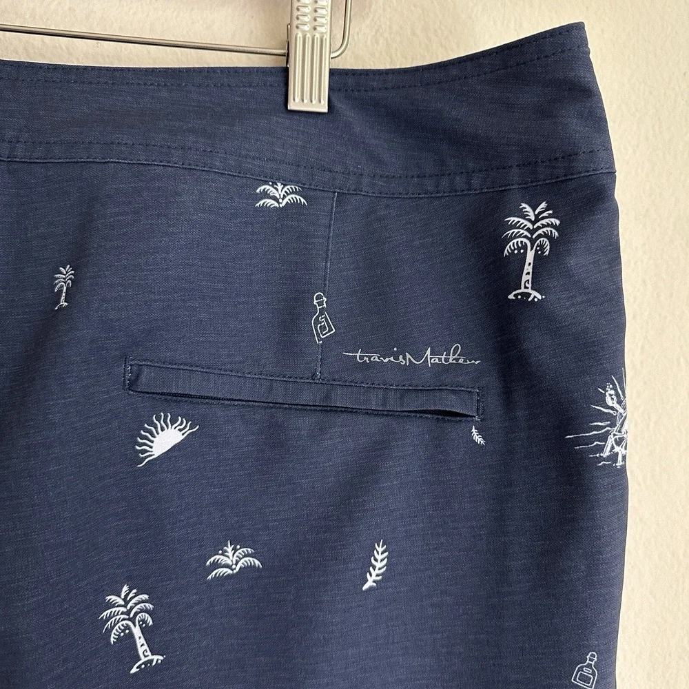 Travis Mathew Board Shorts Mens 38 Navy Blue Tropical Skeleton Palm Tree Tequila